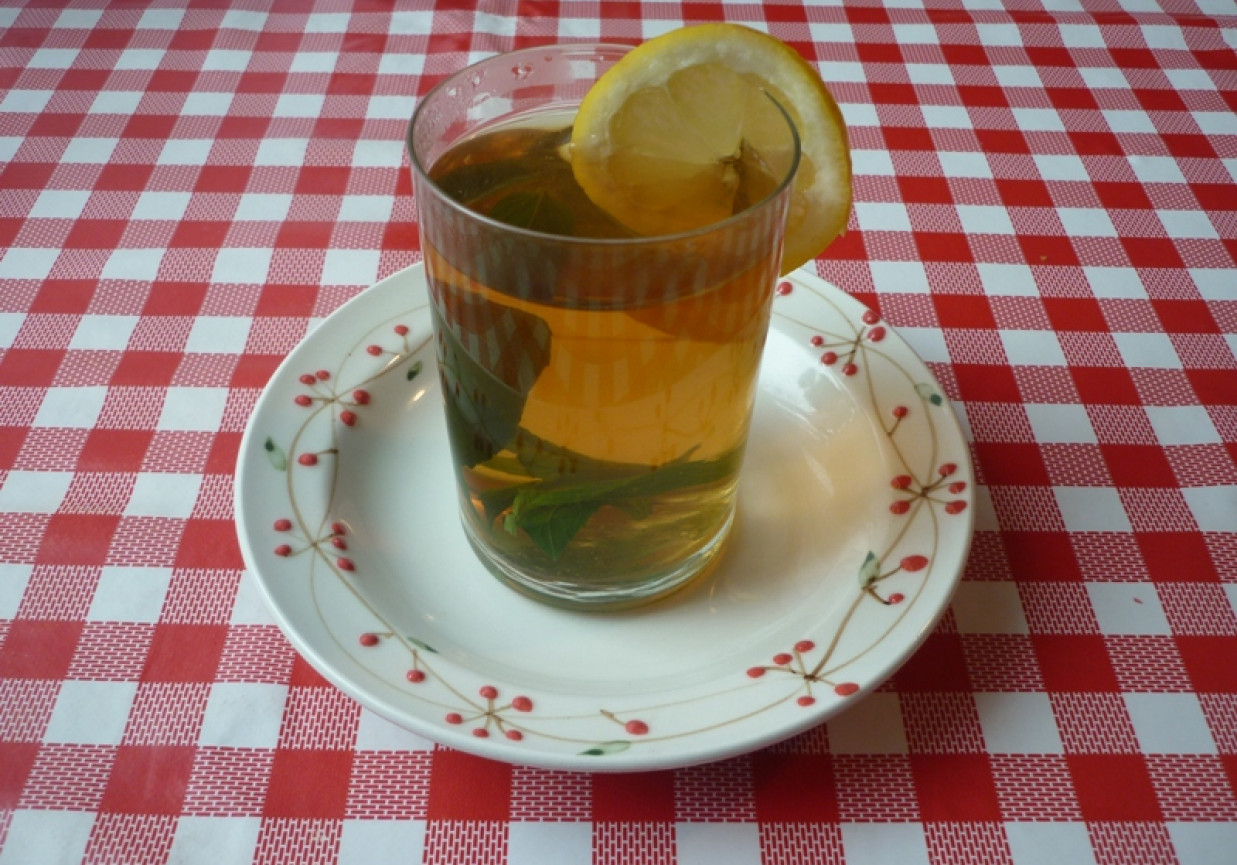 Herbata z miętą, cytryną i miodem foto