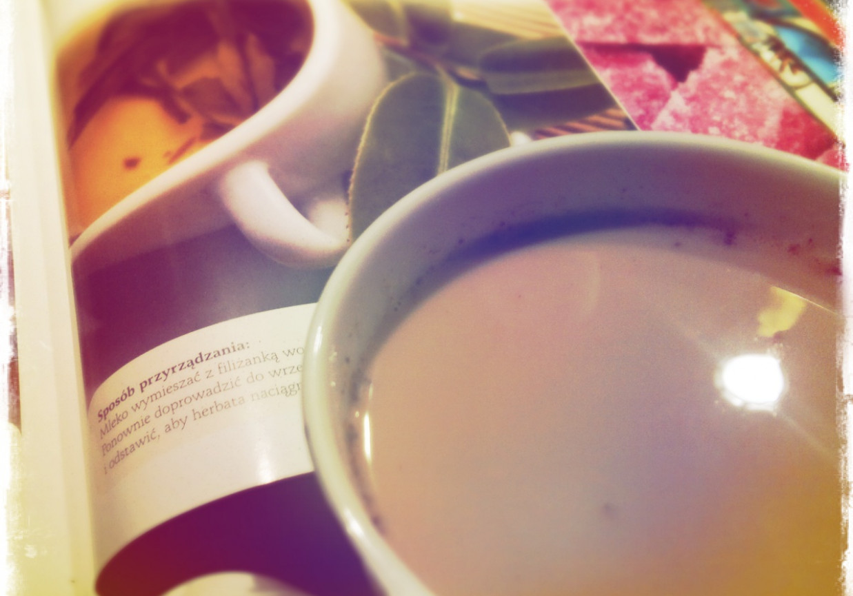 herbata z mlekiem i  kardamonem foto