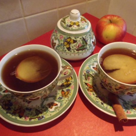 Krok 4 - Herbata z plastrami jabłka foto