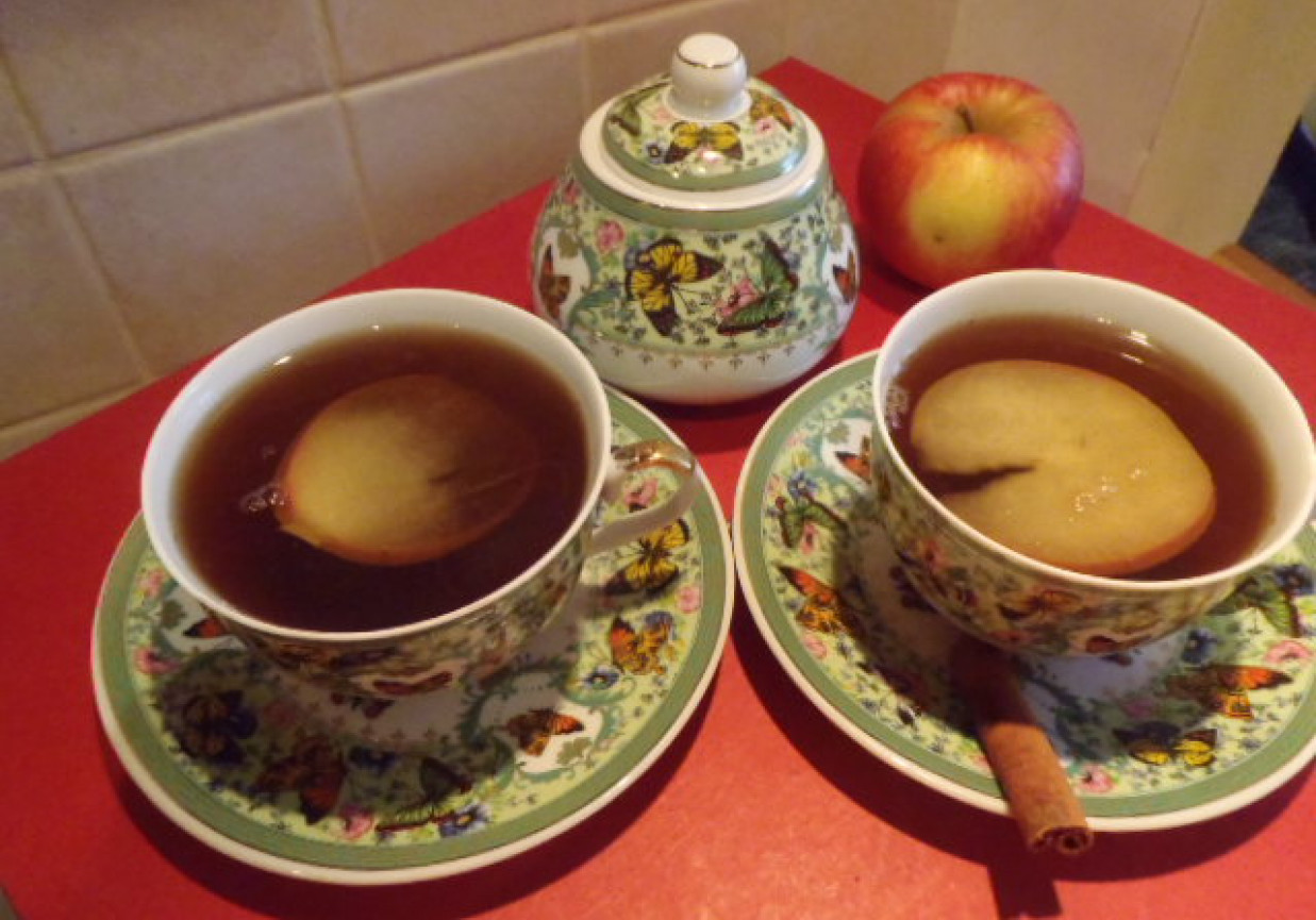 Herbata z plastrami jabłka foto