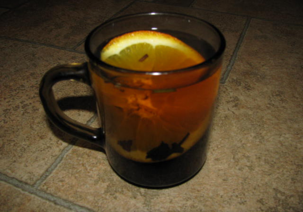 Herbata z pomarańczą i goździkami foto