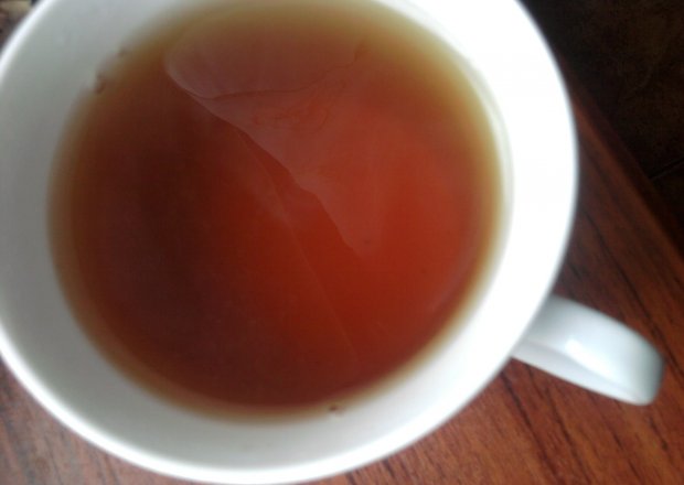 Fotografia przedstawiająca Herbata z sokiem pomarańczowym i imbirem