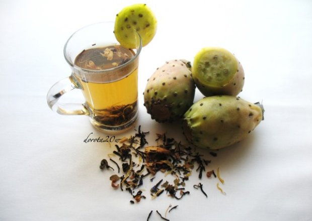 Fotografia przedstawiająca Herbata z werbeną cytrynową i świeżym kaktusem