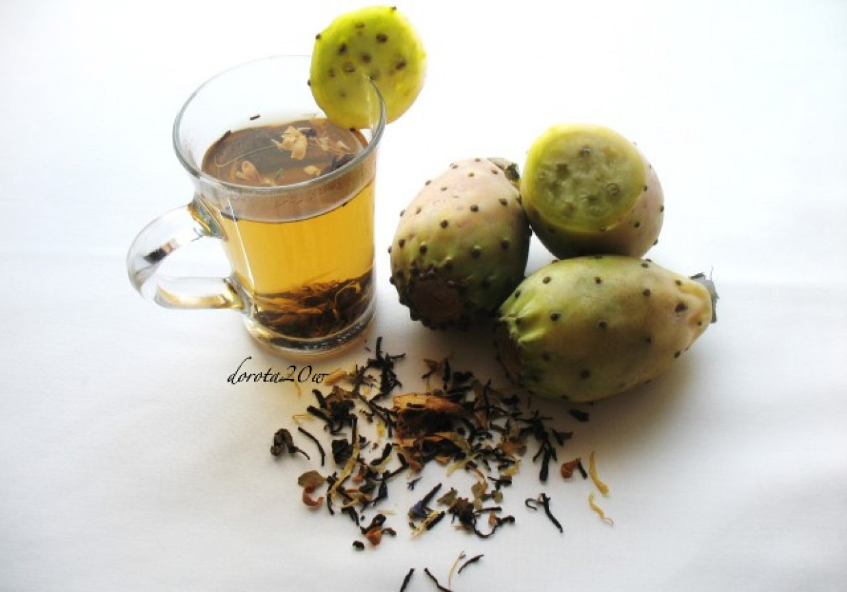 Herbata z werbeną cytrynową i świeżym kaktusem foto