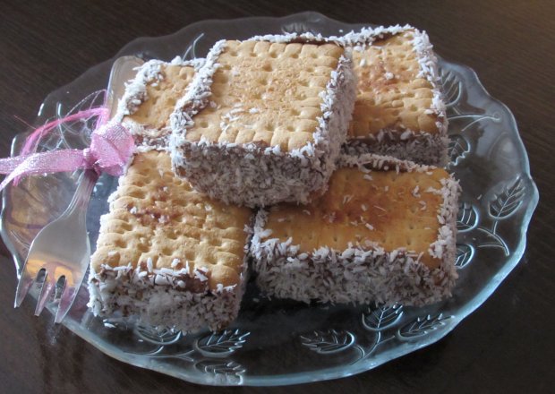 Fotografia przedstawiająca Herbatniki z kremem czekoladowym