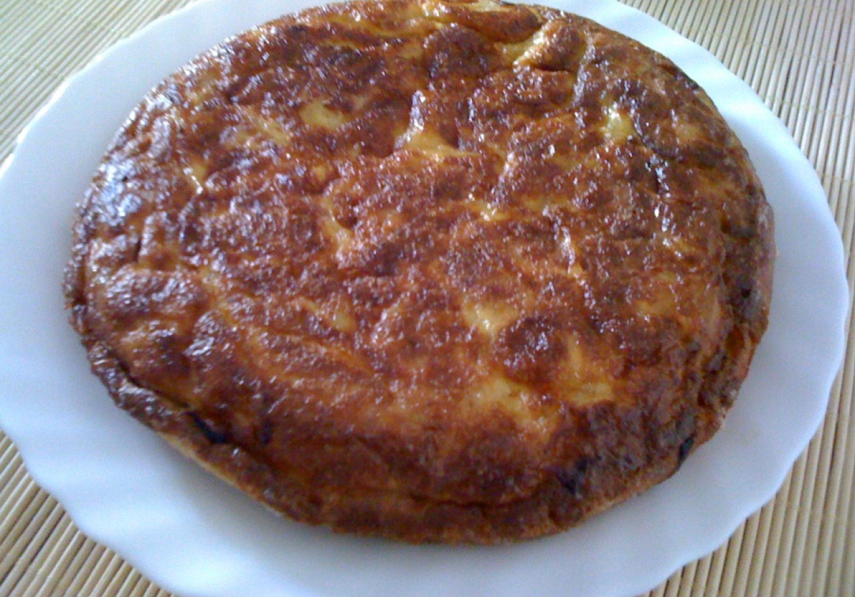 Hiszpańska tortilla z cebulą i ziemniakami foto
