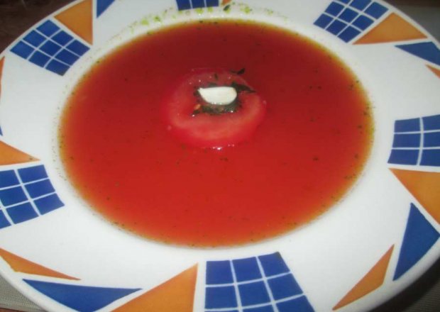 Fotografia przedstawiająca Hiszpańska zupa czosnkowa