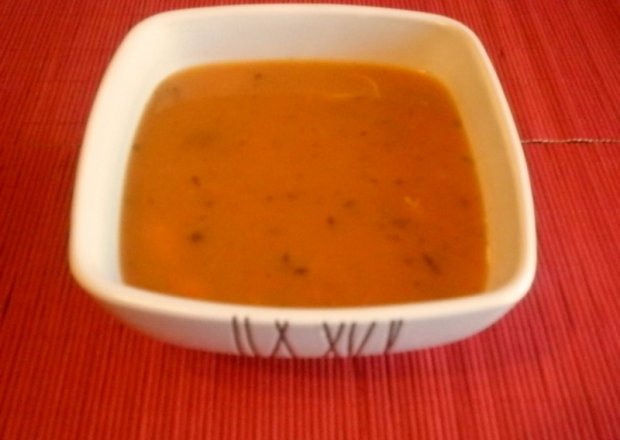 Fotografia przedstawiająca Hiszpańska Zupa Pomidorowa