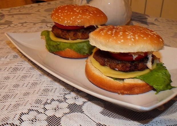 Fotografia przedstawiająca Homemade Hamburgers