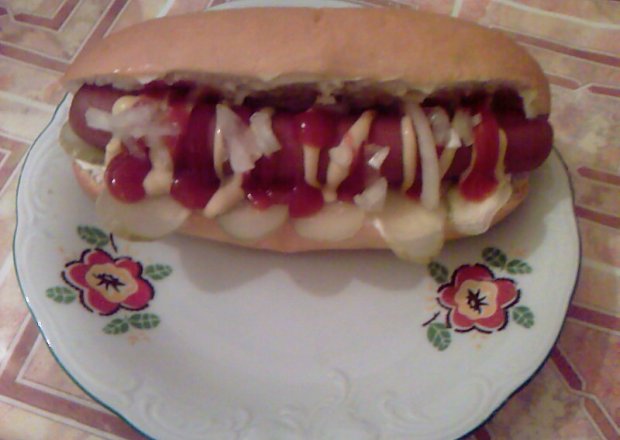 Fotografia przedstawiająca Hot dog cebulowy