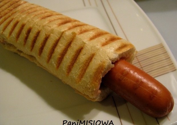 Fotografia przedstawiająca Hot dog francuski z tostera