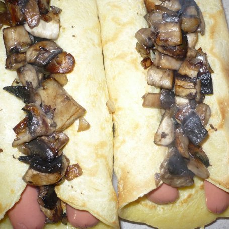 Krok 3 - Hot - dog w naleśniku foto
