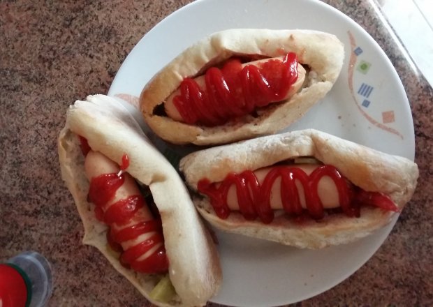Fotografia przedstawiająca Hot-dogi domowe.