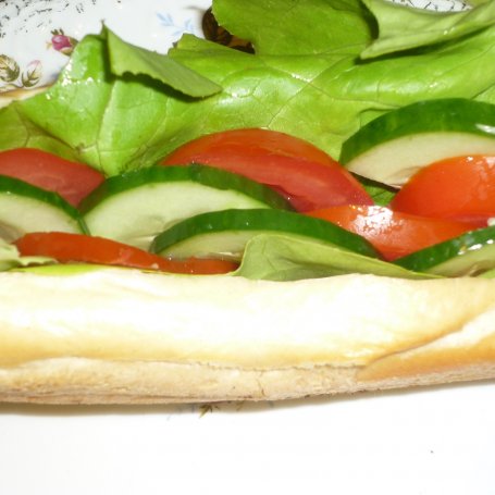 Krok 6 - Hot dogi z sałatą, pomidorem i ogórkiem  foto
