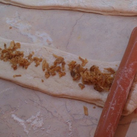 Krok 2 - Hot-dog z prażoną cebulką foto