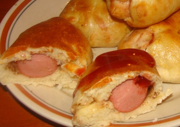 Fotografia przedstawiająca hot-dogi po domowemu