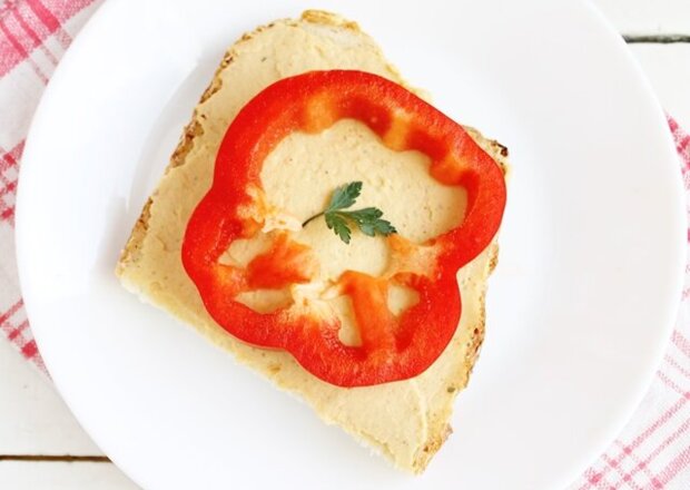 Fotografia przedstawiająca Hummus – pyszny smak i afrodyzjak zaklęty w paście z ciecierzycy