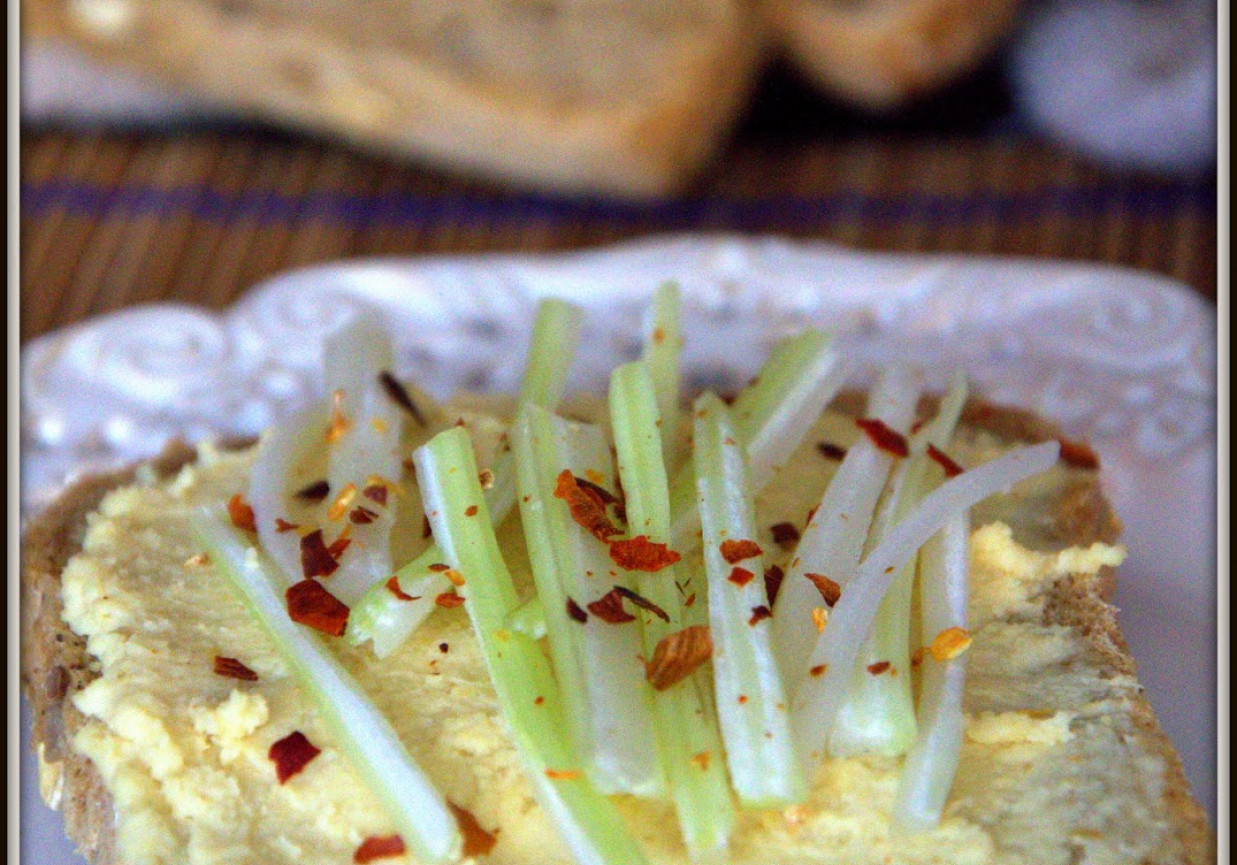 Hummus - tradycyjna pasta arabska foto