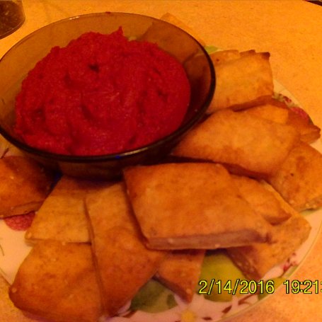 Krok 3 - Hummus z burakami podane z krakersami foto
