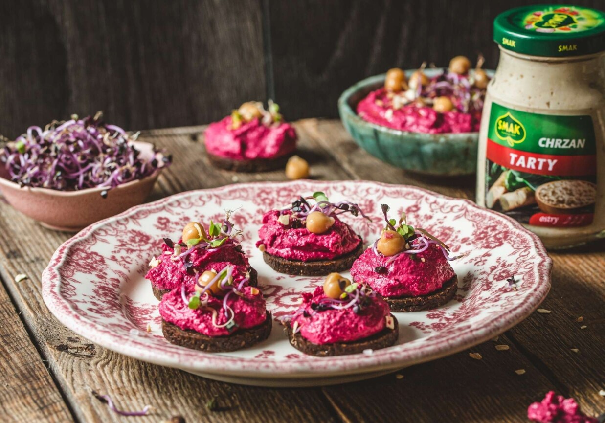 Hummus z burakiem foto