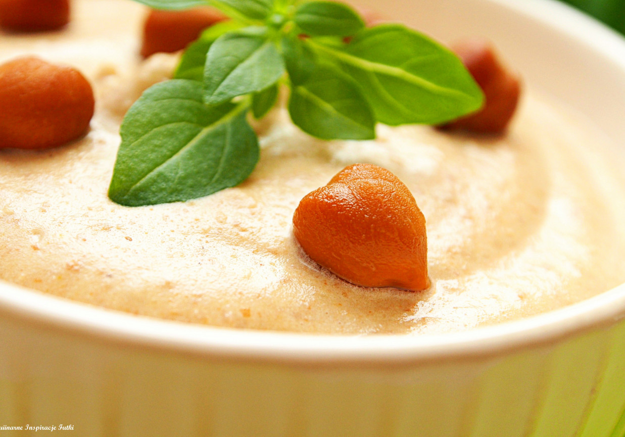 Hummus z ciemnej ciecierzycy (Kala Chana Hummus) foto