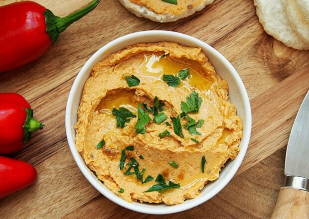 Fotografia przedstawiająca Hummus z suszonymi pomidorami