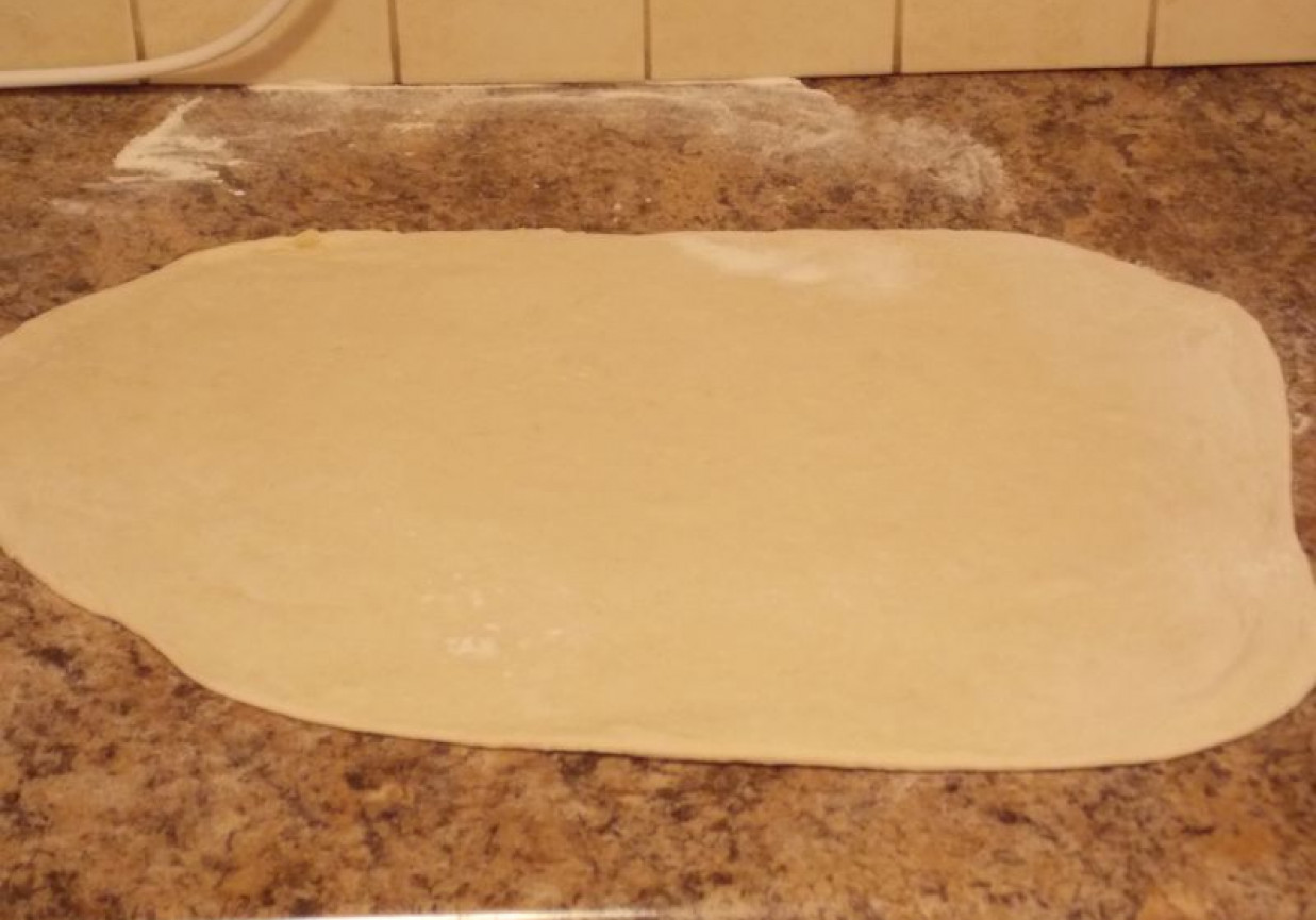 Idealne ciasto drożdżowe do pizzy  foto