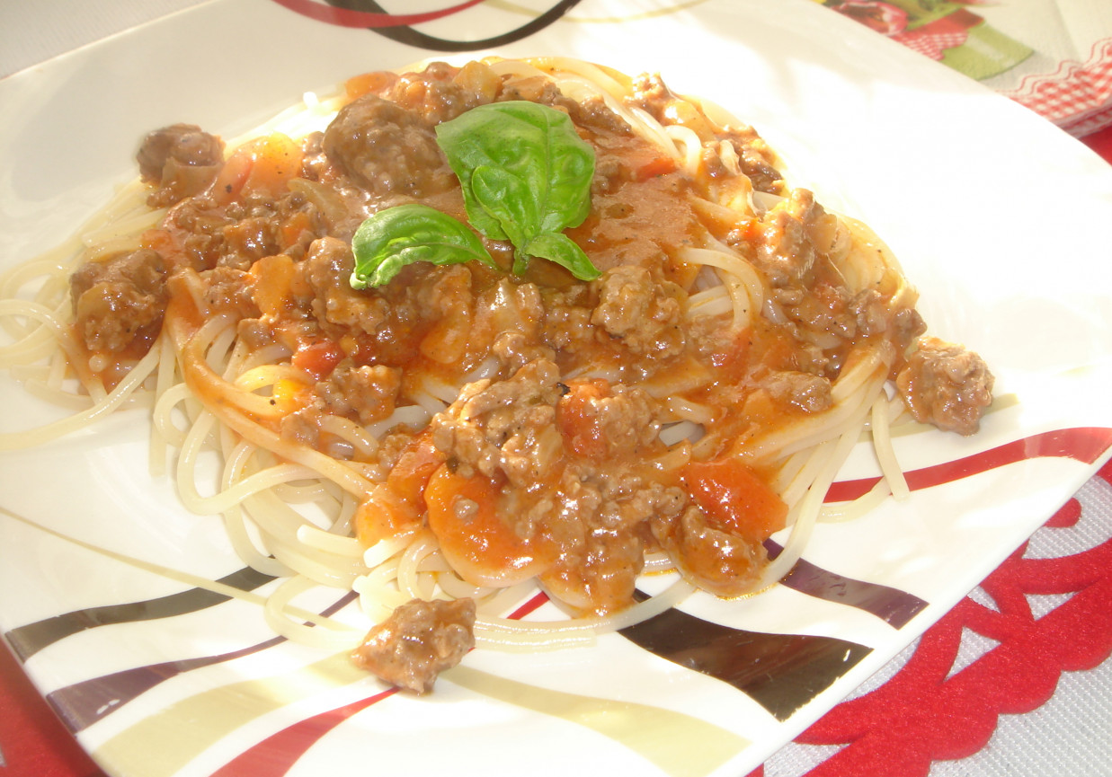 Idealnie gęsty sos do spaghetti z mozzarellą foto