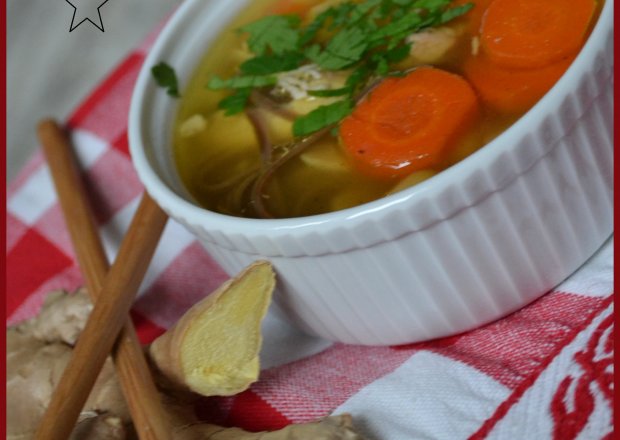 Fotografia przedstawiająca imbirowa zupa