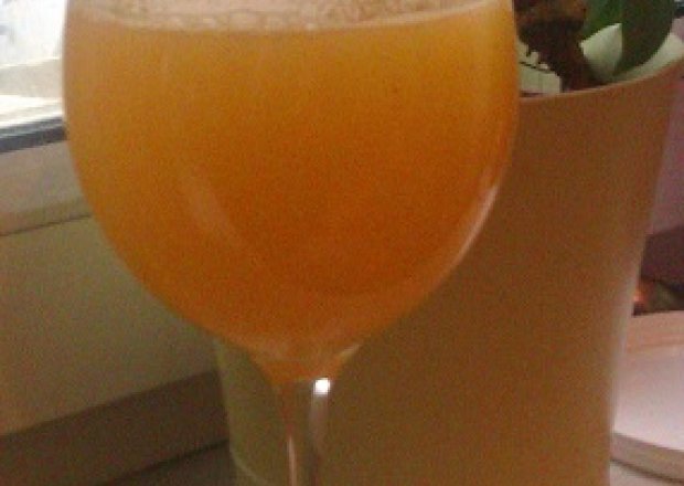 Fotografia przedstawiająca Imbirowe mango "piwo"