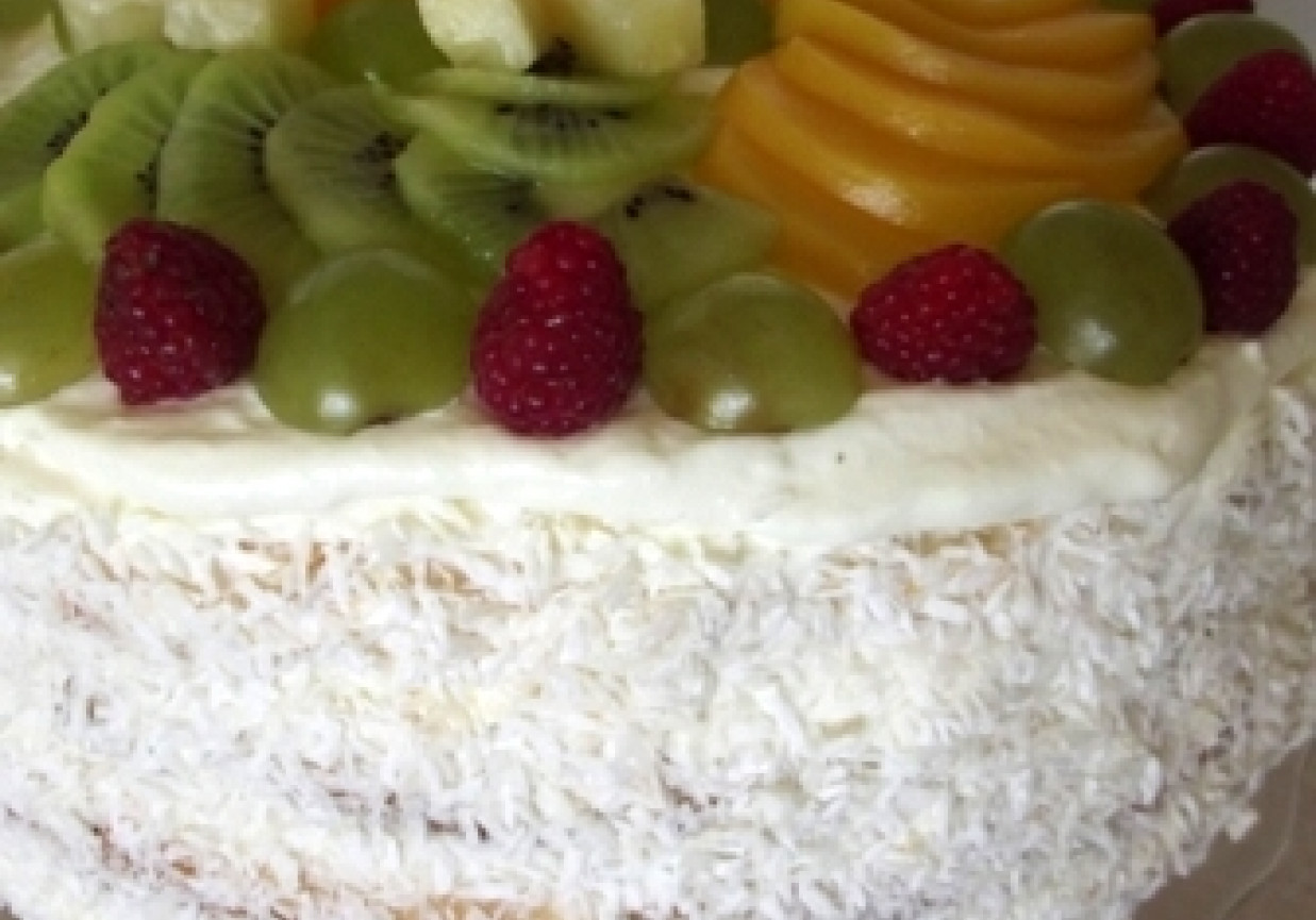 Imprezowy tort śmietanowy z owocami foto