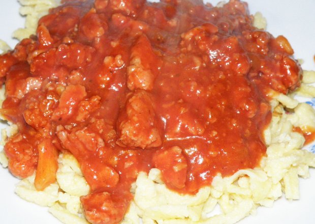 Fotografia przedstawiająca Indyk mielony w sosie pomidorowym z kalafiorem
