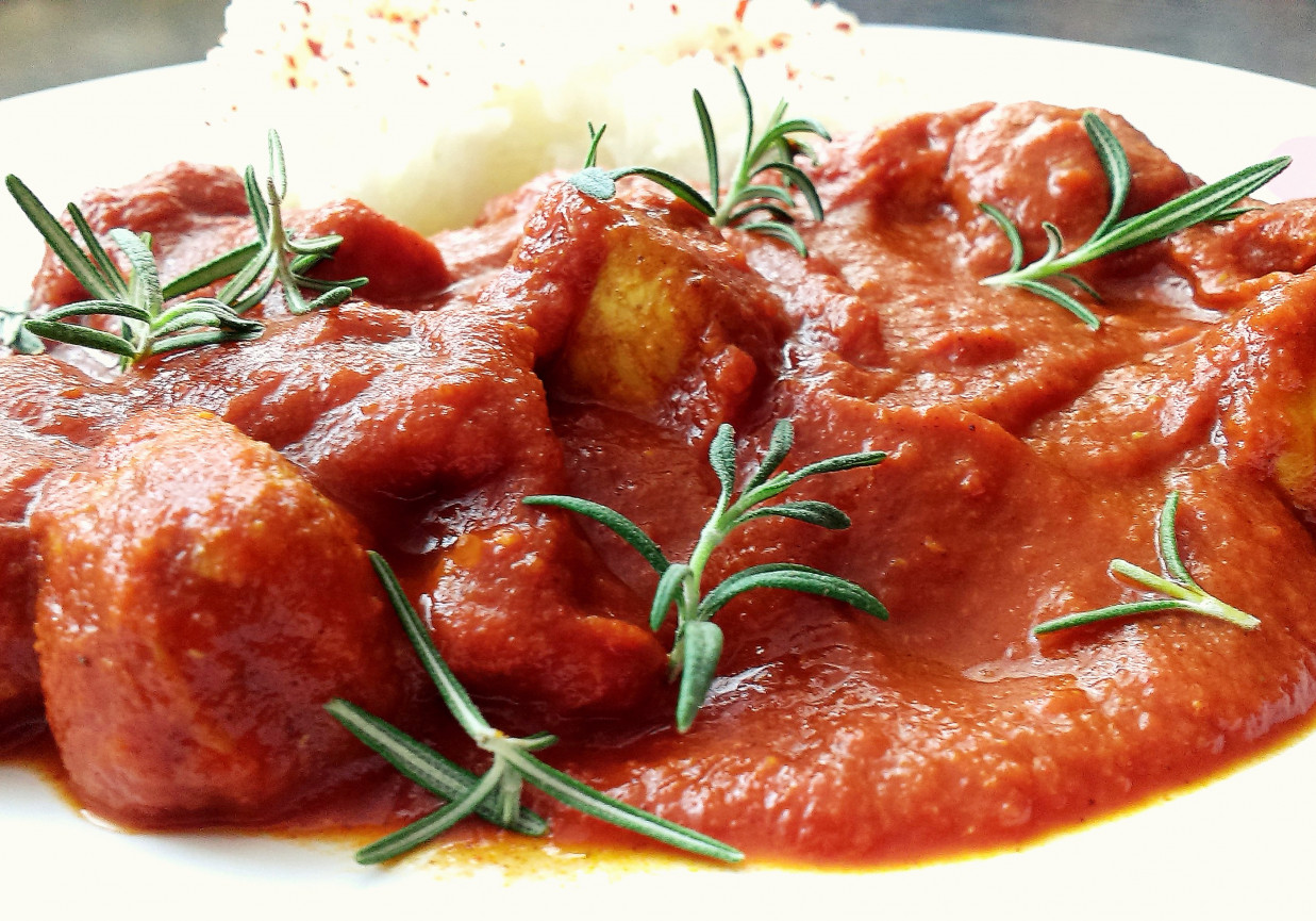 Indyk w sosie curry z pomidorami foto