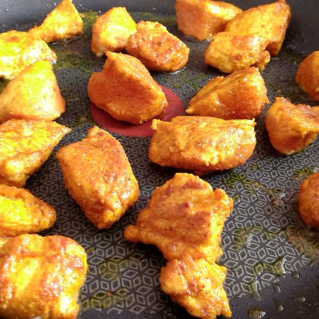 Krok 2 - Indyk w sosie curry z pomidorami foto
