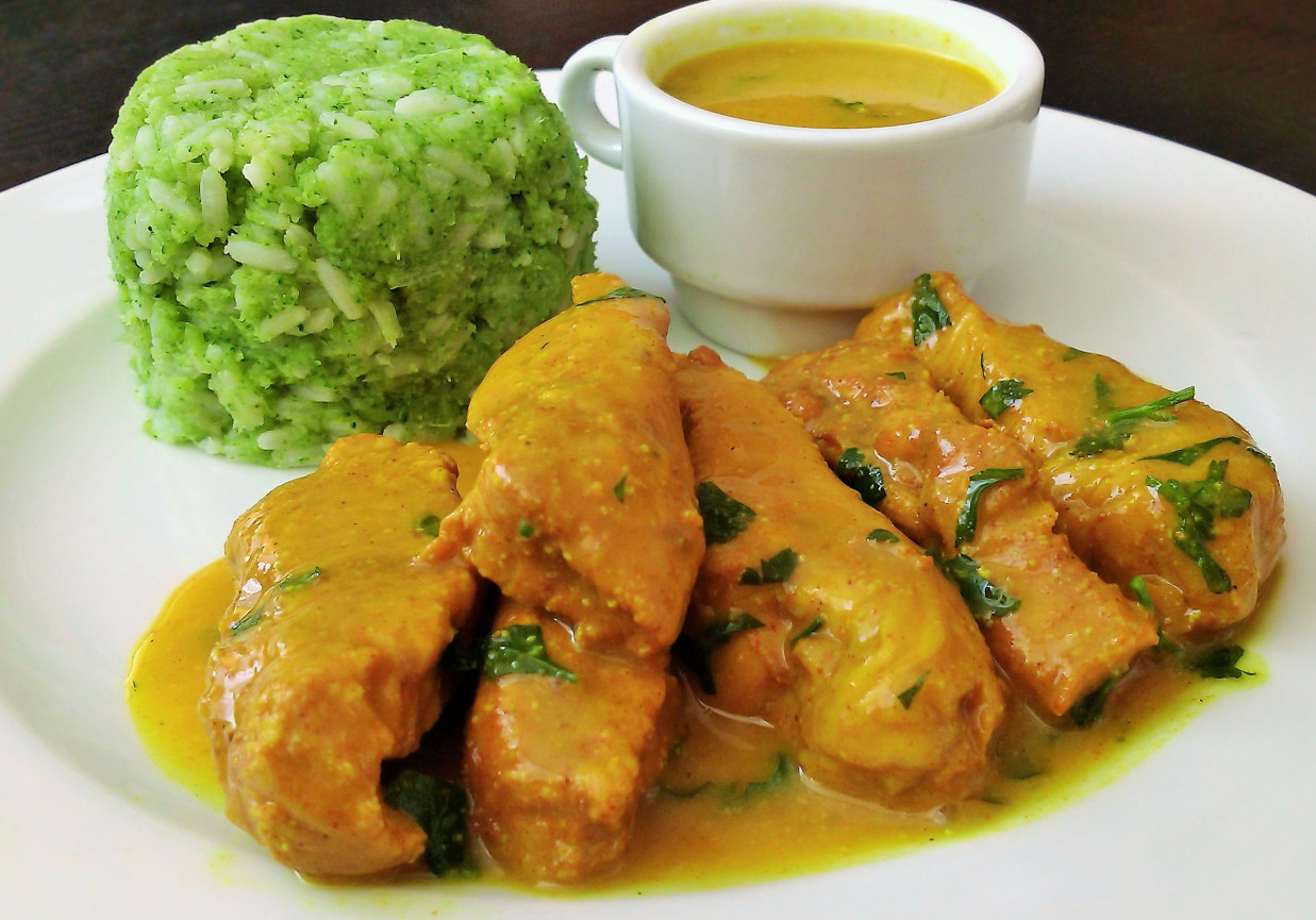 Indyk w sosie curry z ryżem brokułowym foto
