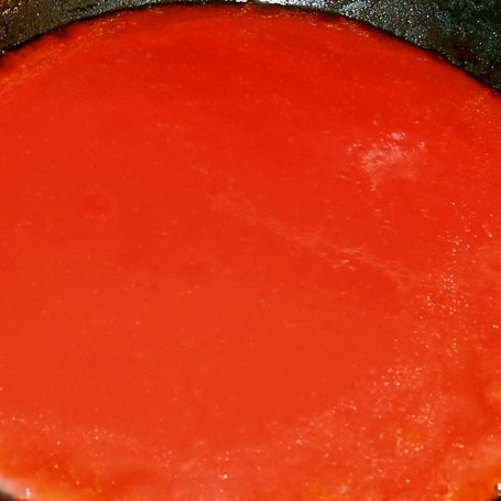 Krok 3 - Indyk w sosie pomidorowo-ziołowym z groszkiem foto