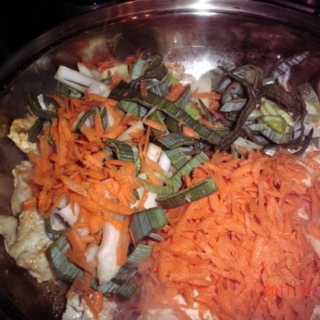 Krok 2 - Indyk zapiekany z warzywami podany z rukolą i ryżem foto
