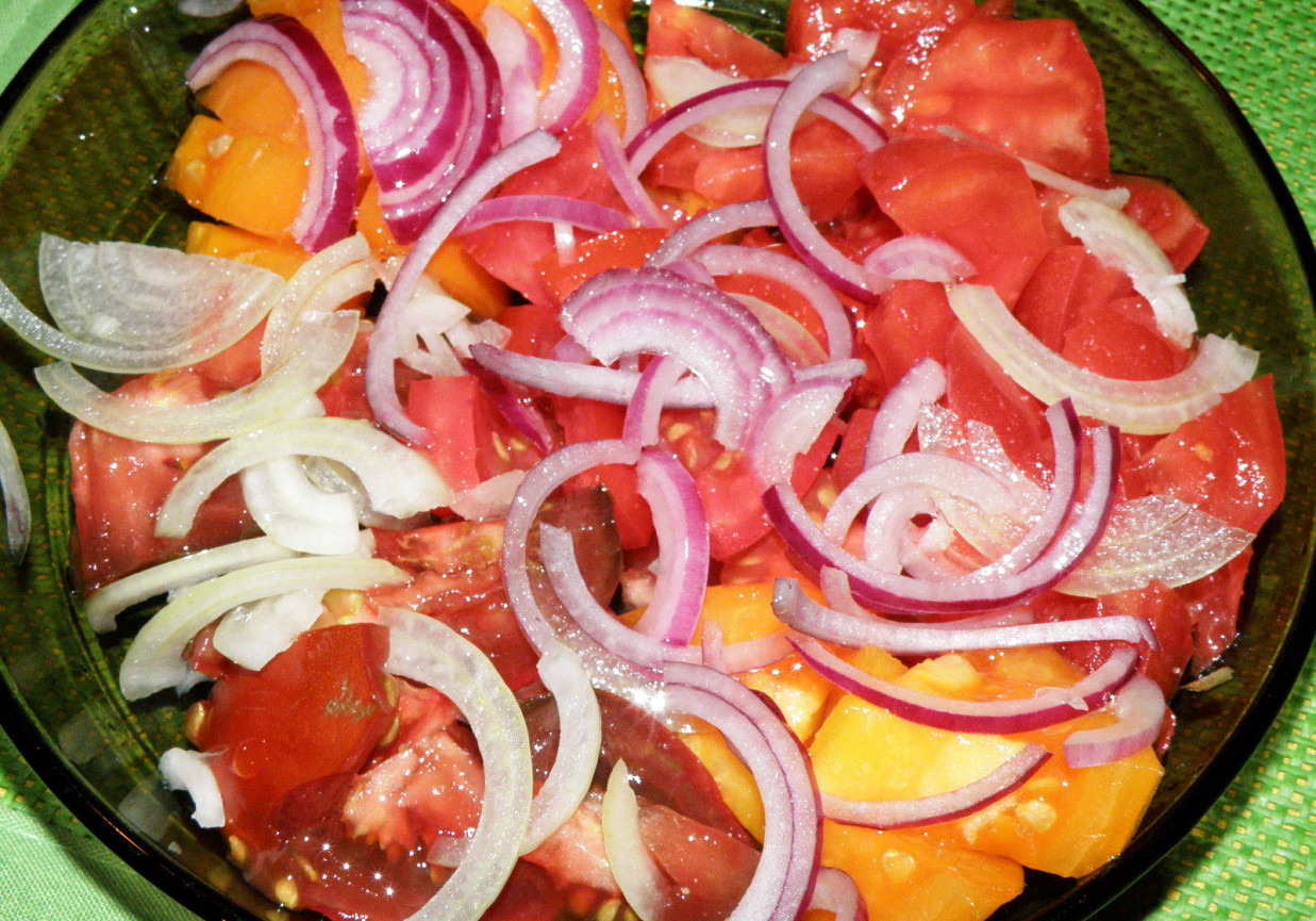 Insalata di pomodori colorati foto