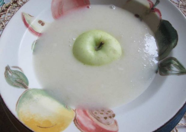 Fotografia przedstawiająca Jabłczanka-zupa jabłkowa