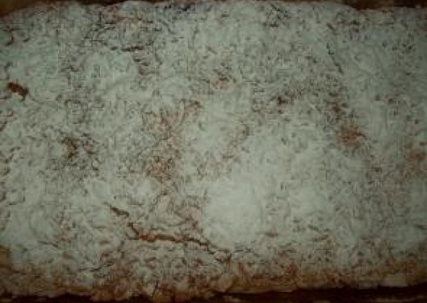 Fotografia przedstawiająca Jabłecznik na kruchym cieście z cukrem pudrem