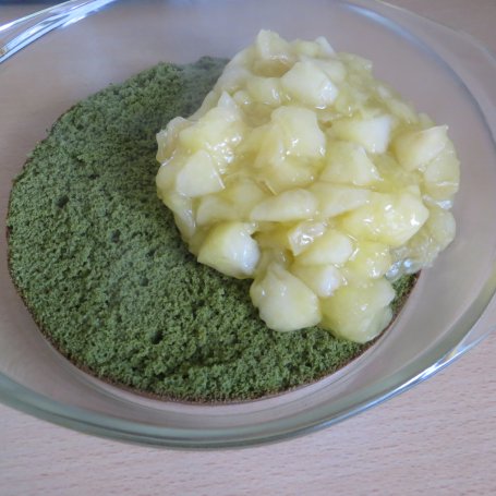 Krok 3 - Jabłka na jęczmiennym biszkopcie foto