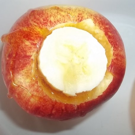 Krok 2 - Jabłka pieczone z miodem i bananem foto