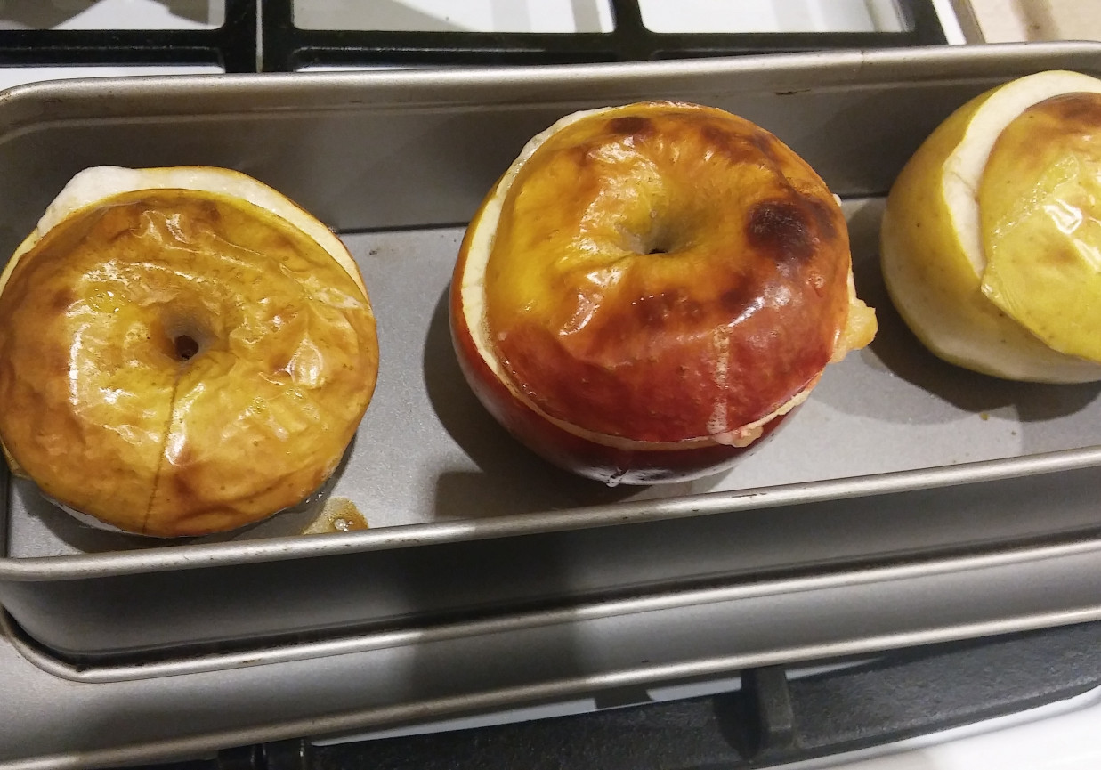 Jabłka pieczone z żurawiną foto
