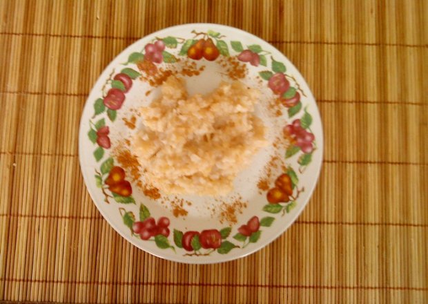 Fotografia przedstawiająca Jabłka prażone z ryżem i cynamonem