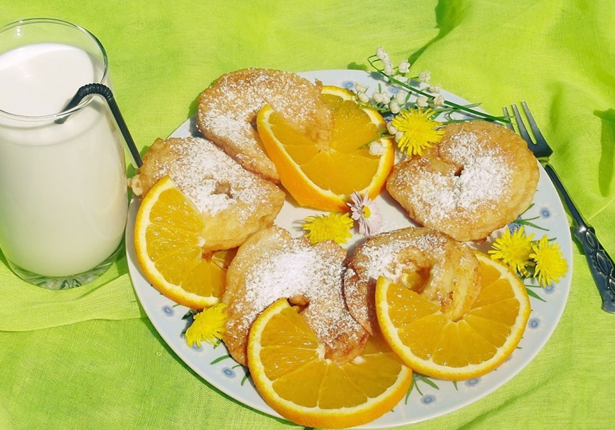 Jabłka w cieście naleśnikowym z pomarańczą i cynamonem foto