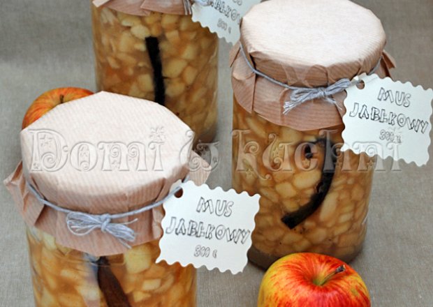 Fotografia przedstawiająca Jabłka w słoikach na szarlotkę - z wanilią