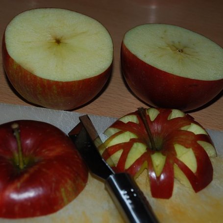 Krok 1 - Jabłka z kaszanką z grilla foto