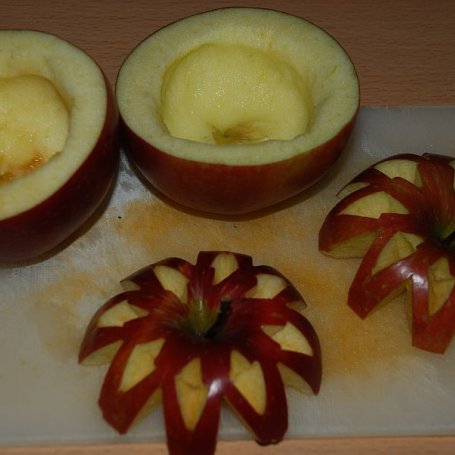 Krok 2 - Jabłka z kaszanką z grilla foto
