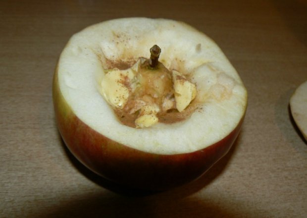 Fotografia przedstawiająca Jabłko pieczone z cynamonem