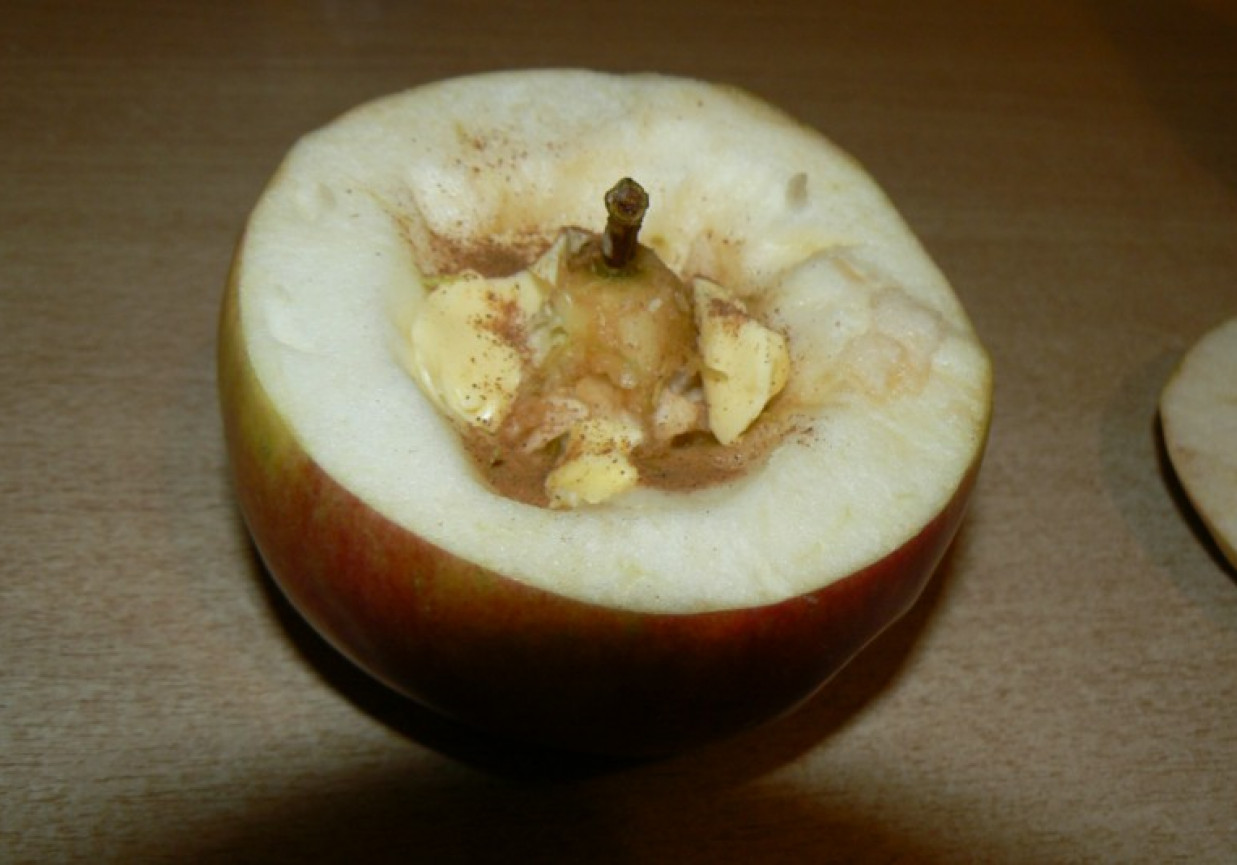 Jabłko pieczone z cynamonem foto